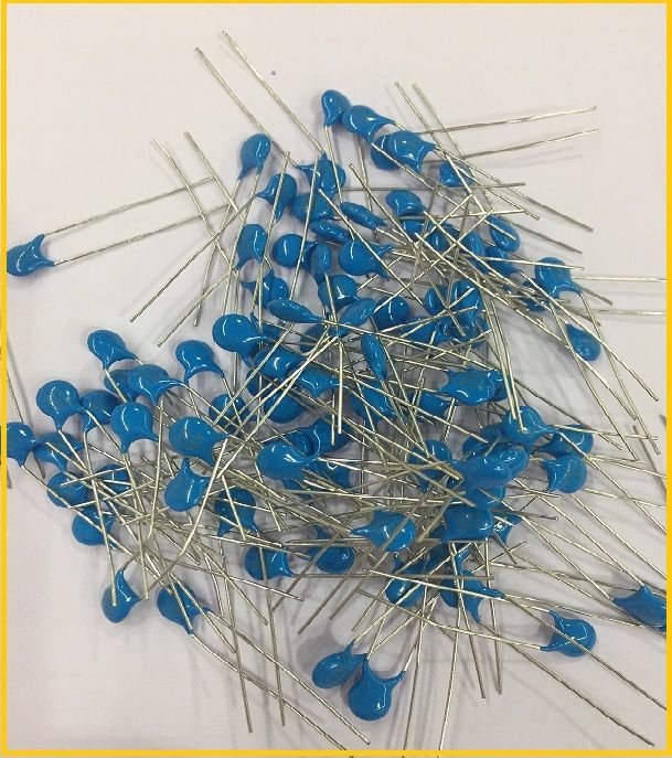 蓝色瓷片电容与土黄色瓷片电容的区别